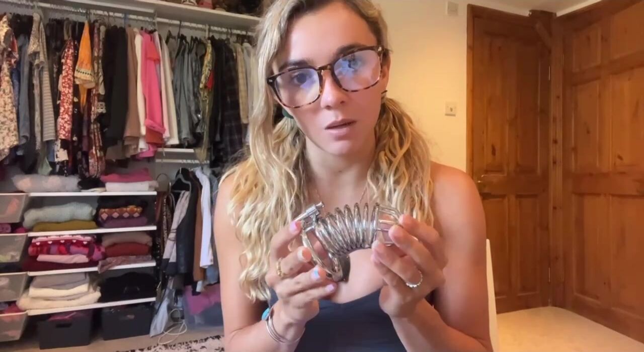 Mollyspoilme - High school girl tricks you into chastity