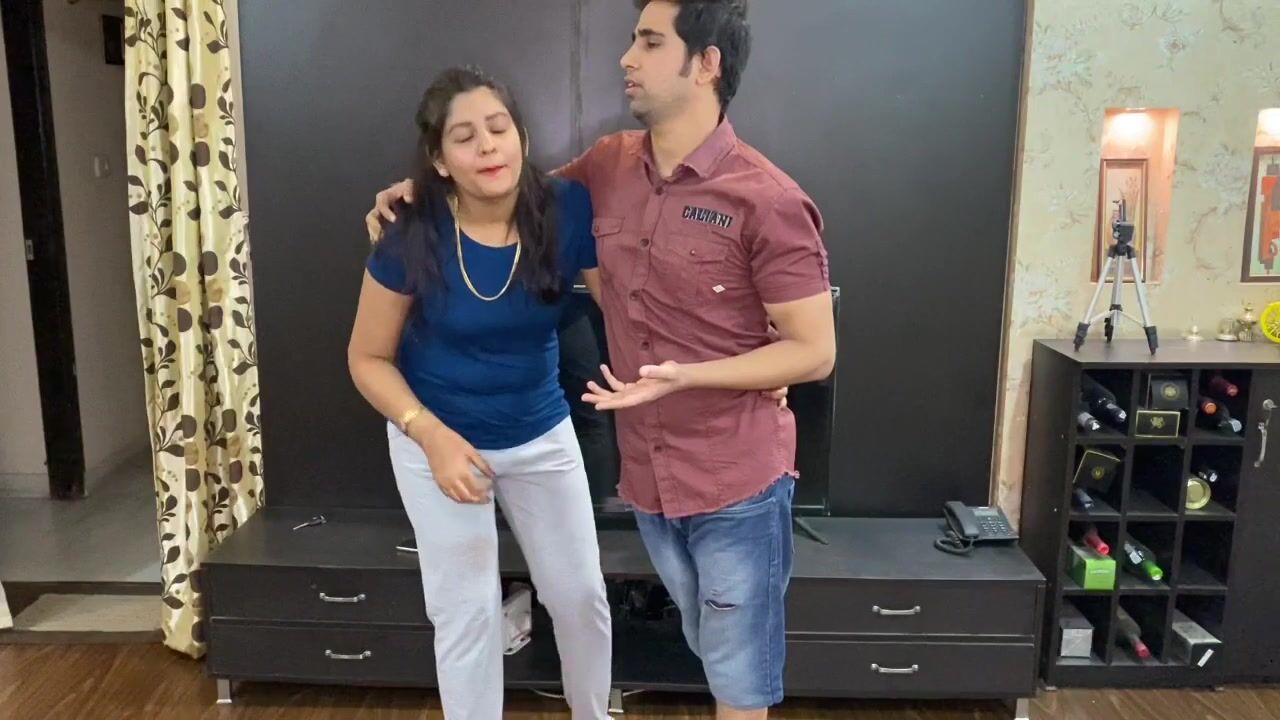 Husband Wife Prank - My Wife Lifted Me - Daksh Vs Saumya Prank -Wife Prank on Husband -Prank on wife