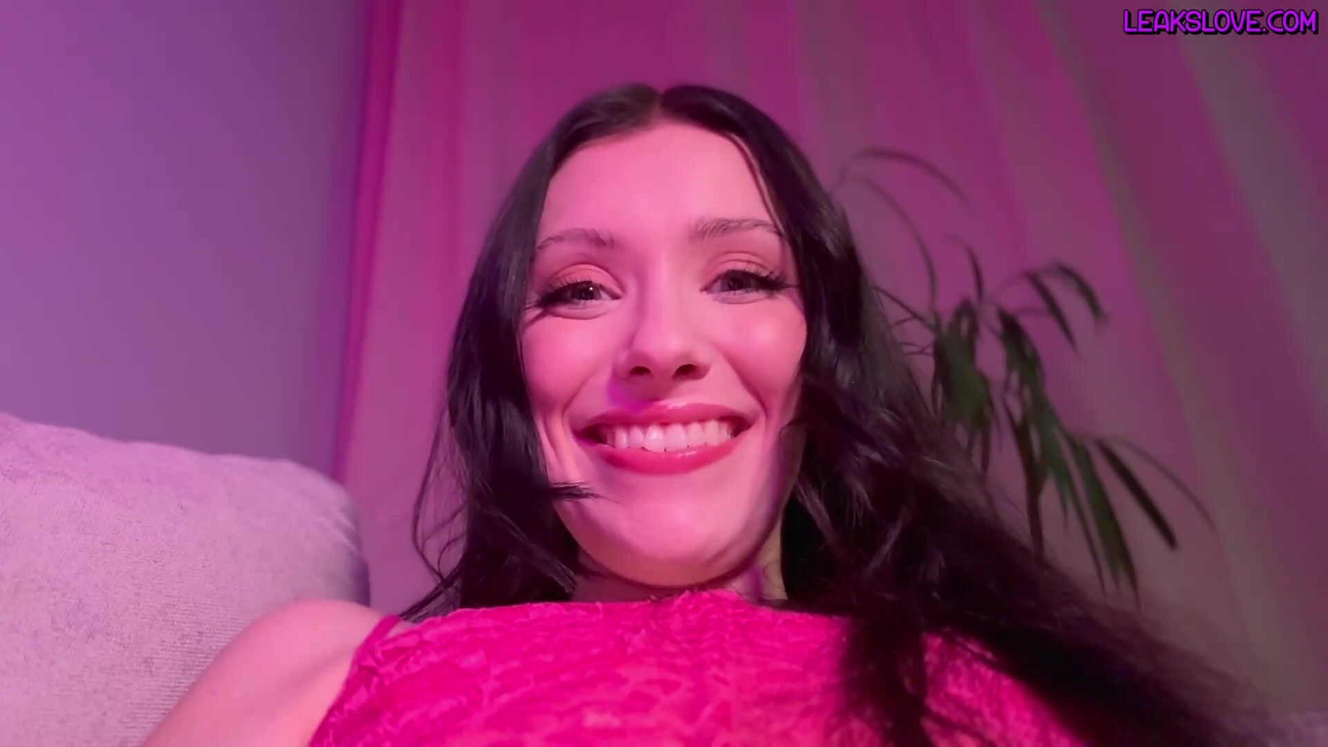 Adria Nite – Wake Up Giantess Girlfriend