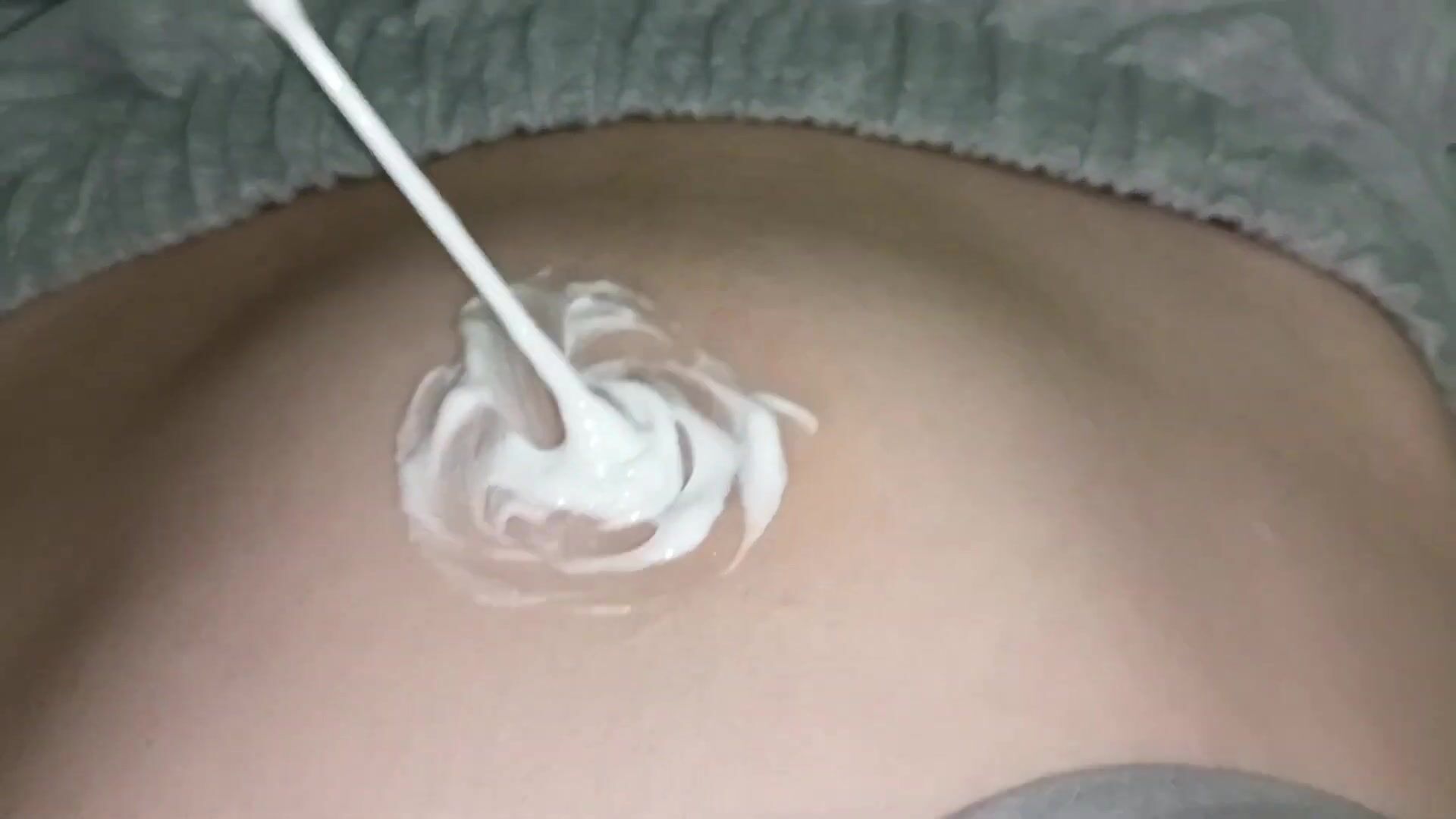 NavelPlay777 cream in the navel