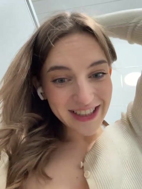 AngelAri - Bathroom