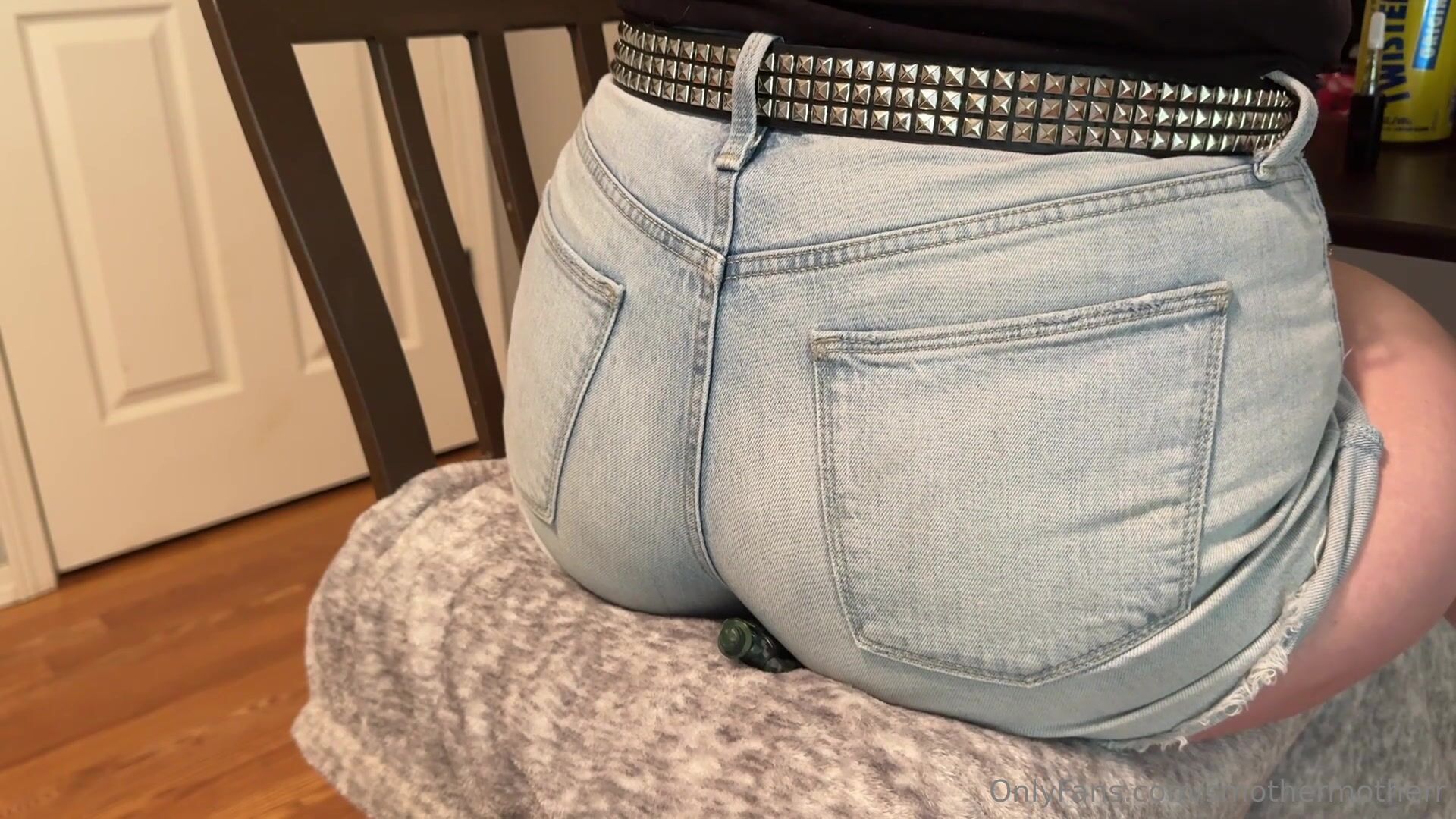 smothermotherr - Giantess Denim Buttcrush
