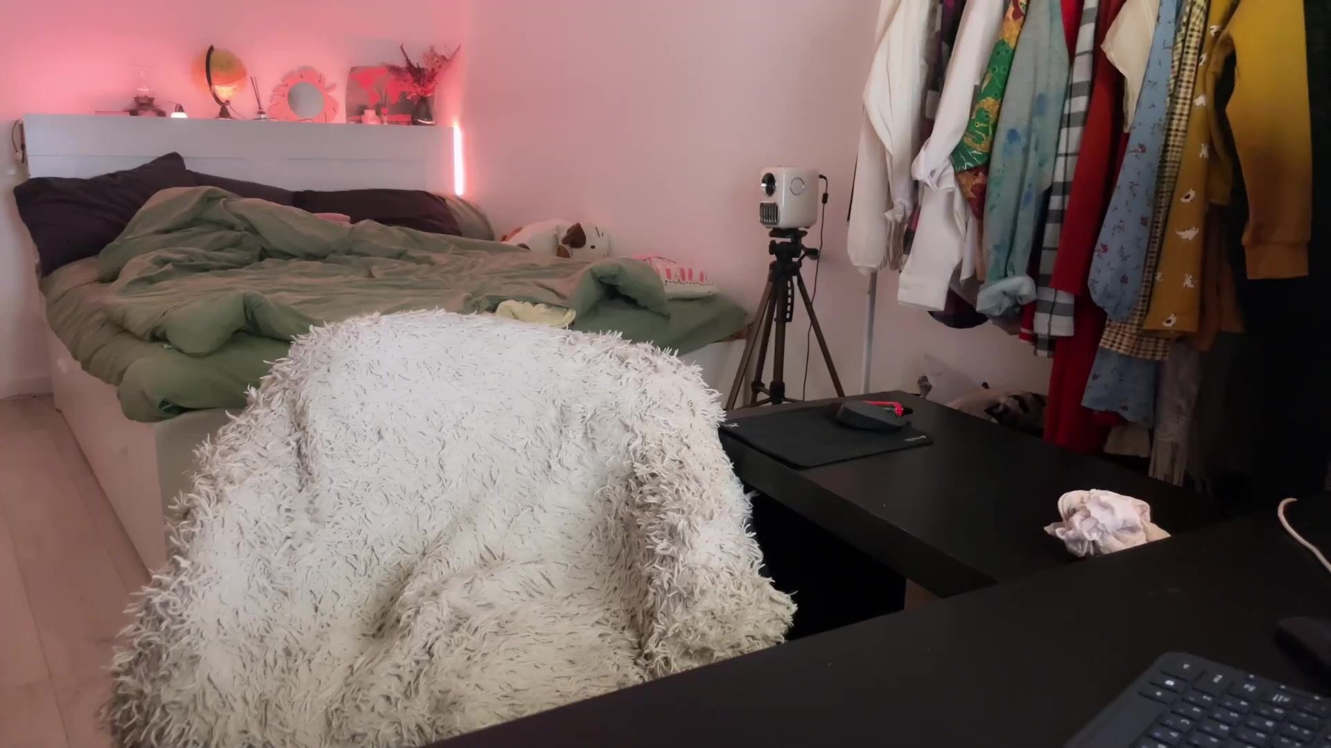 69littlebig69's feet