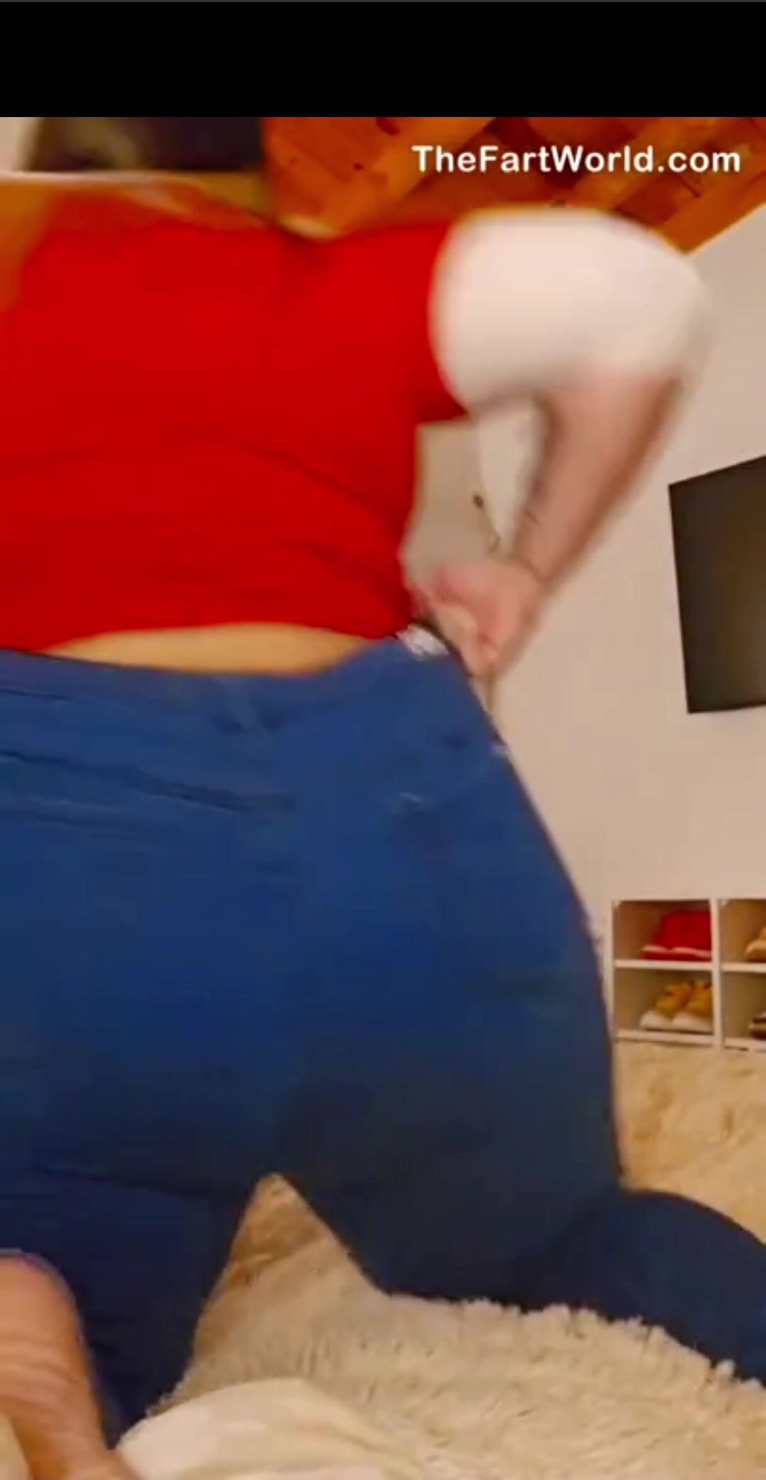Lucianna farting in jeans and bare ass reupload