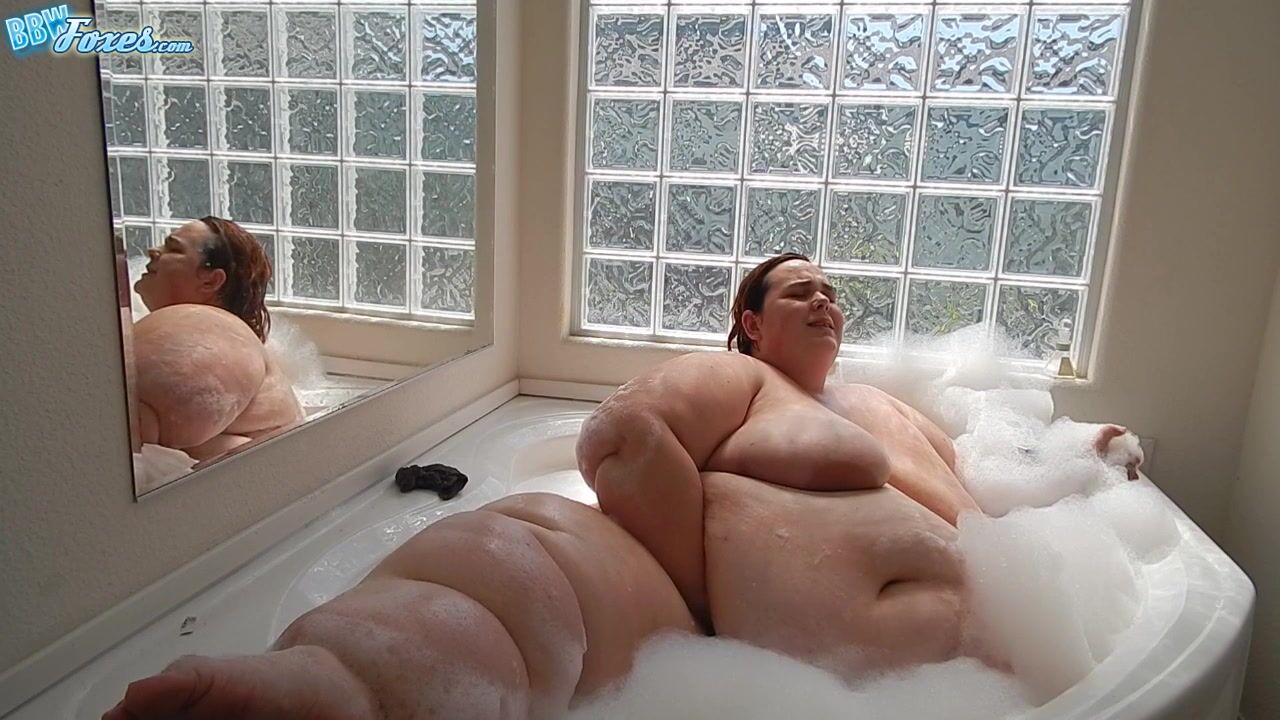 SSBBW Bath