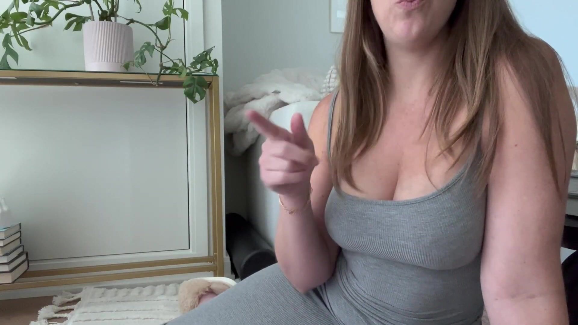 NICOLETTE BLOOM AUNTIE HOSTS A SLEEPOVER