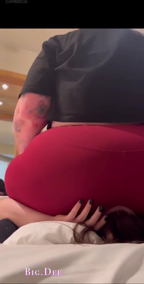 Big Dee facesitting with farts