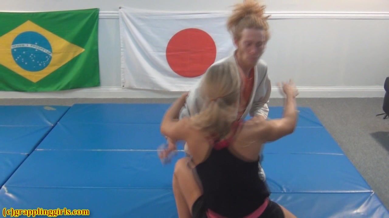 Liz Veyron judo lesson (GG351A)