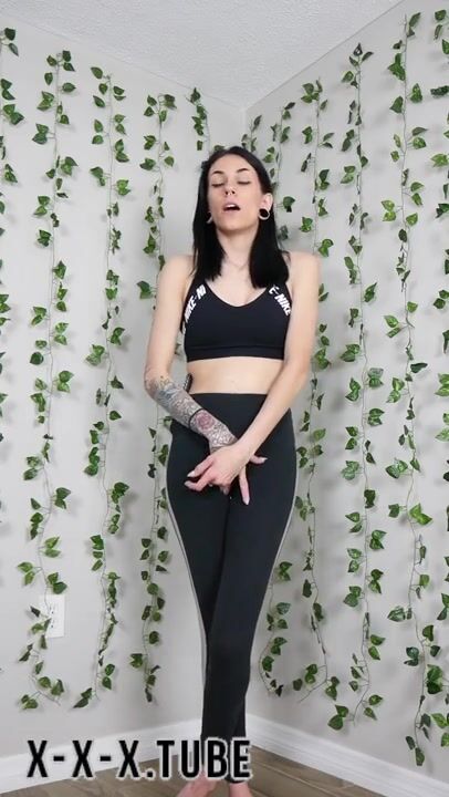 Liz Raw - Gym Piss Story