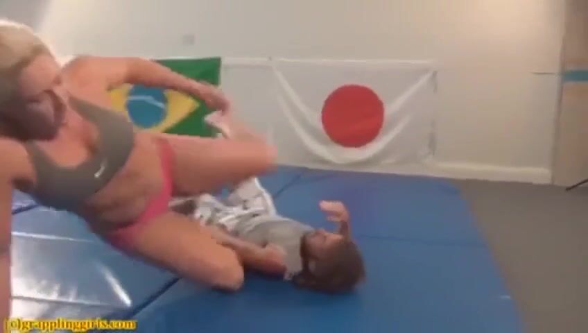 Mixed Wrestling Lift and carry