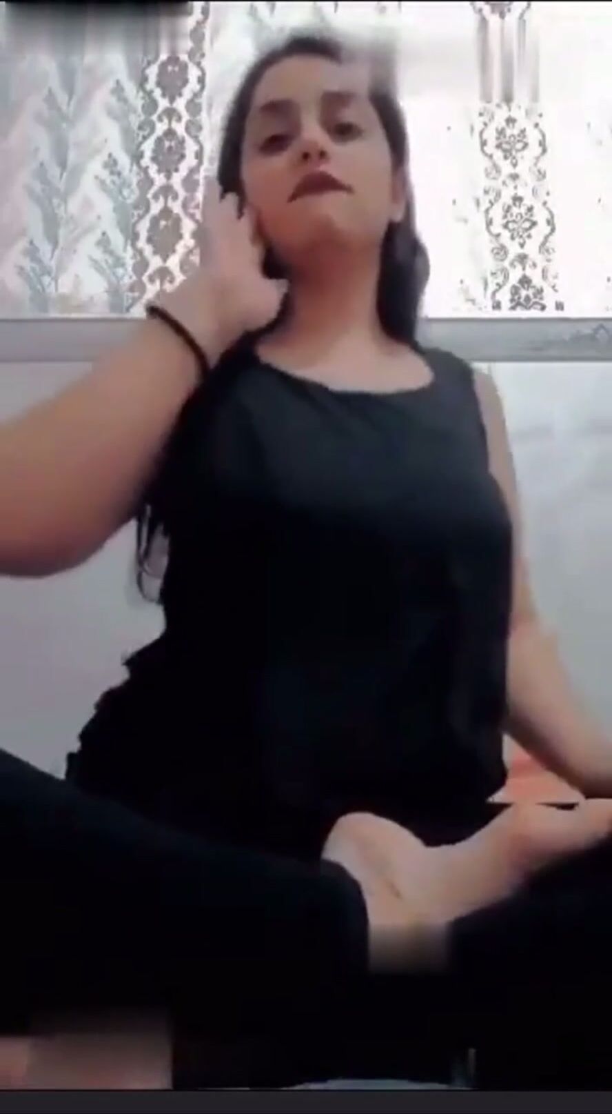 Sexy Muslim amateur girl shows off her feet and ass