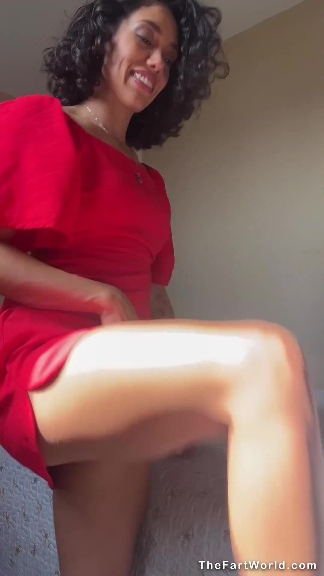 SERENA CHANGING PANTIES FARTS