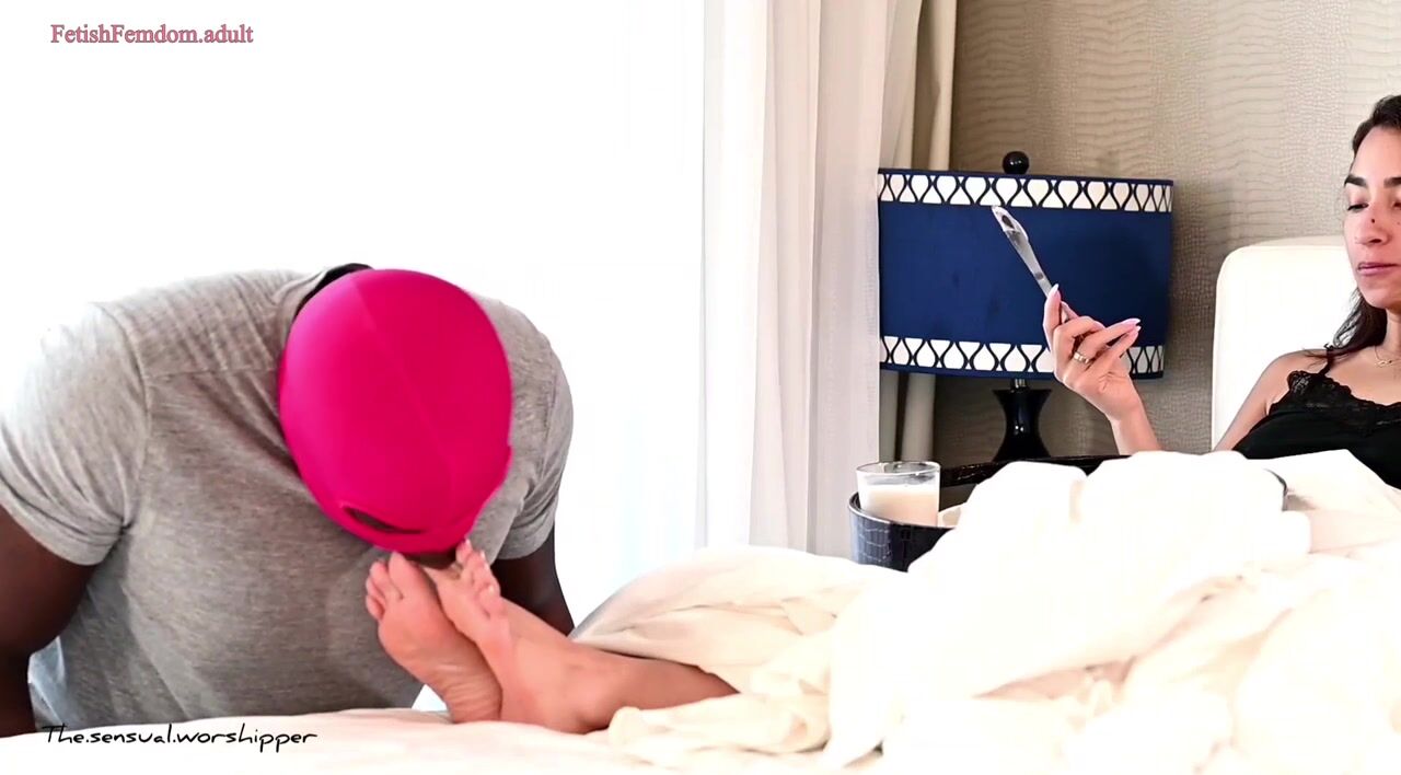 The sensual worshiper-feet goddess morning routine