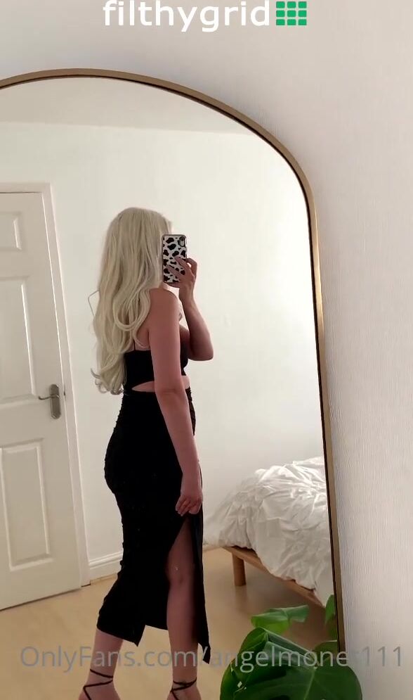Hot elegant girl farts