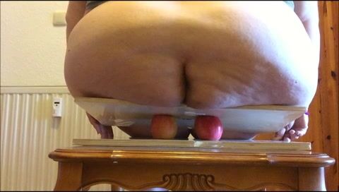 JigglePig Apple vs. 352 lbs