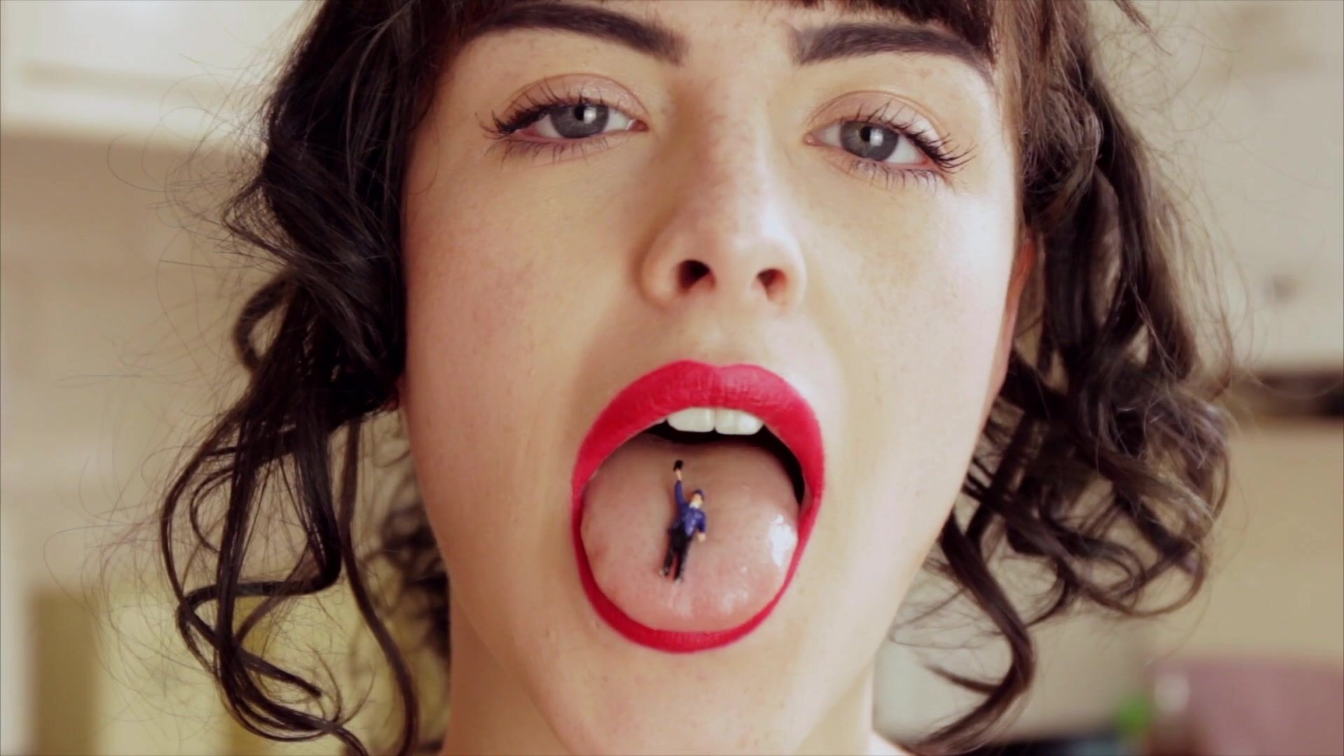 Molly Darling Gentle Giantess Vore