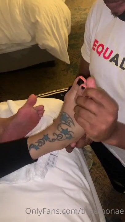 Theemonea feet worship