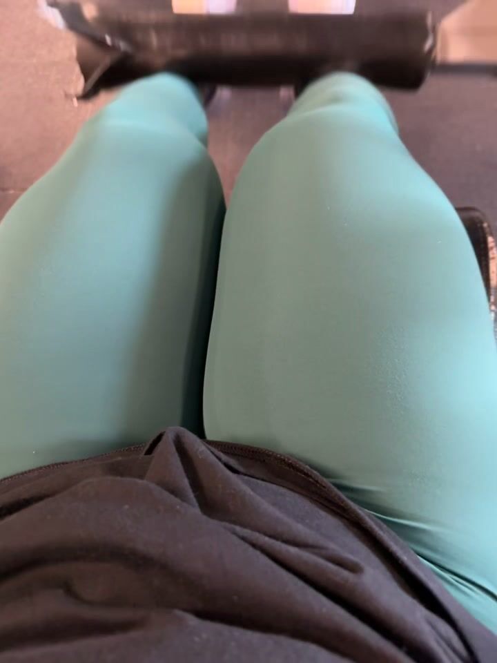 my FBB GF doing a full leg extension stack