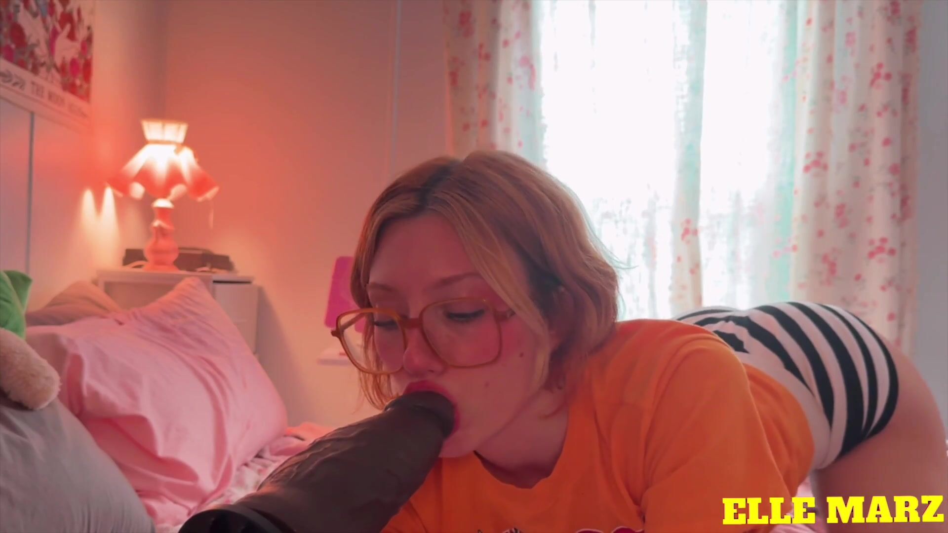 Elle Marz - Your friends VIRGIN lilsis tries BBC