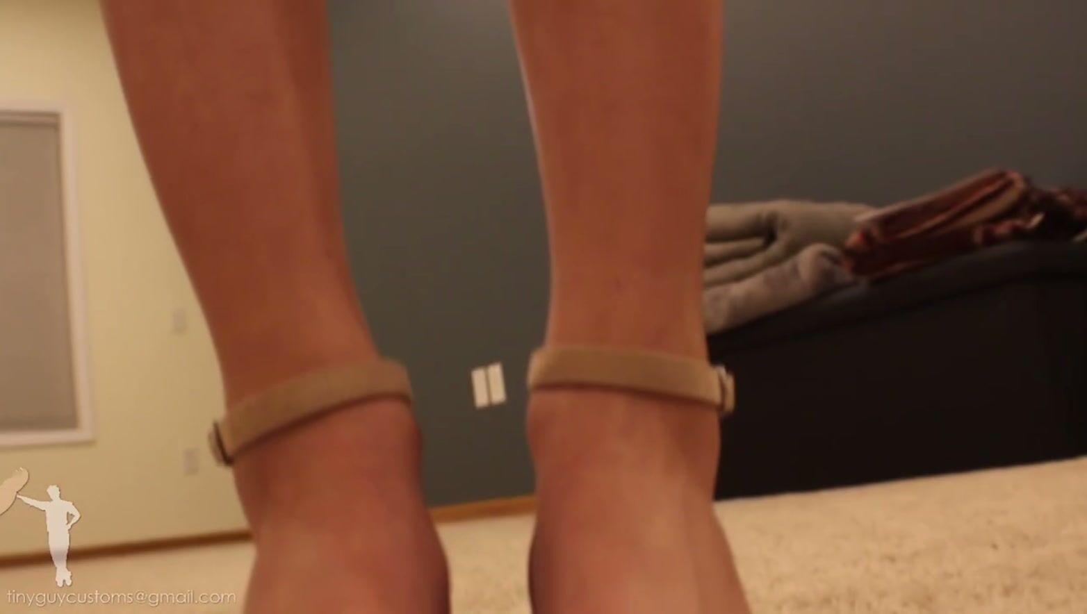 Giantess Kimi punishing slaves