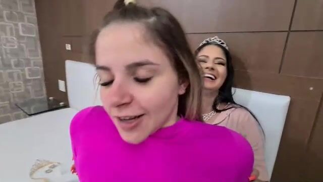 Princess Mirele handgags sub