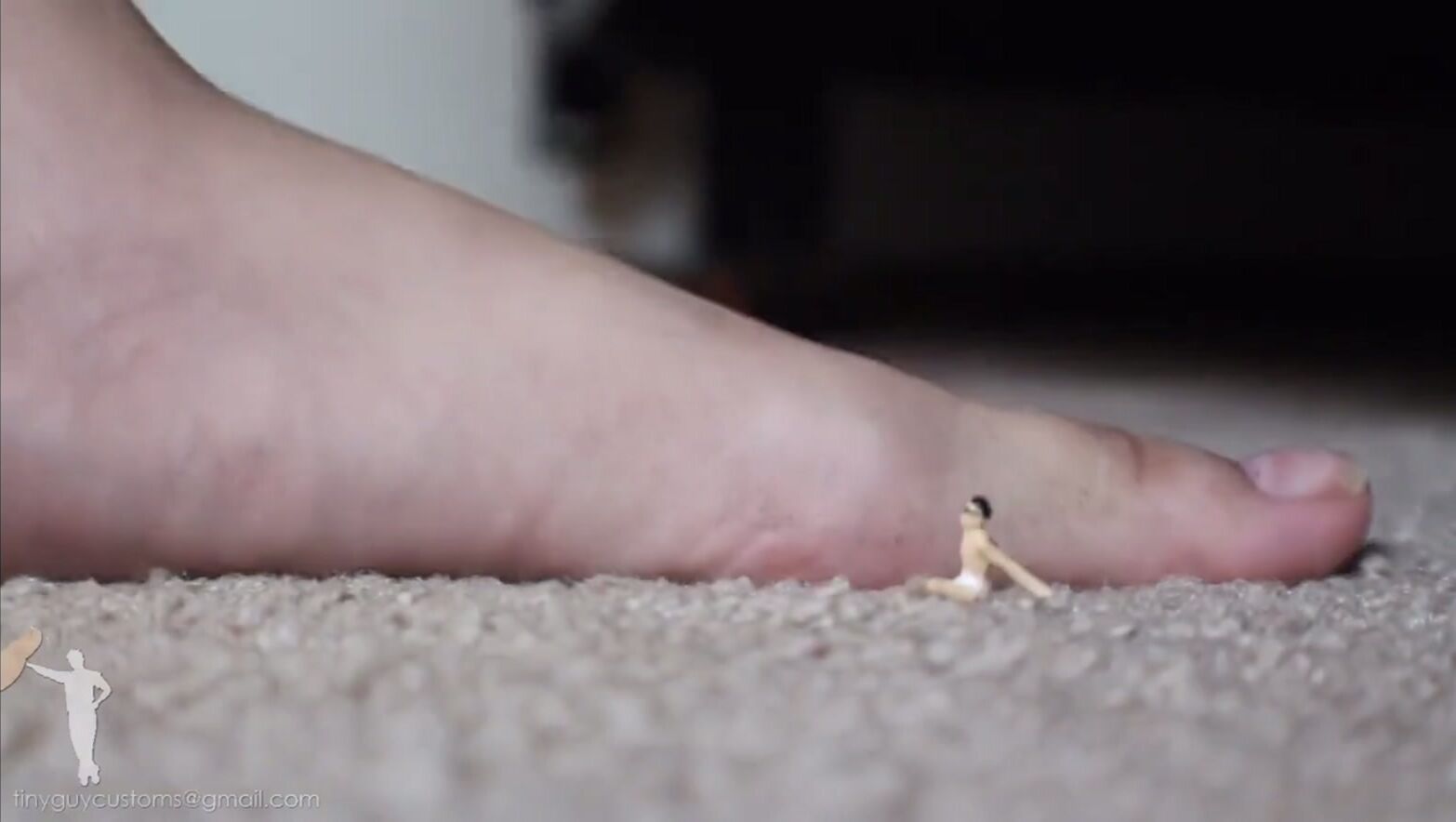 Giantess Kimi Maid Unaware