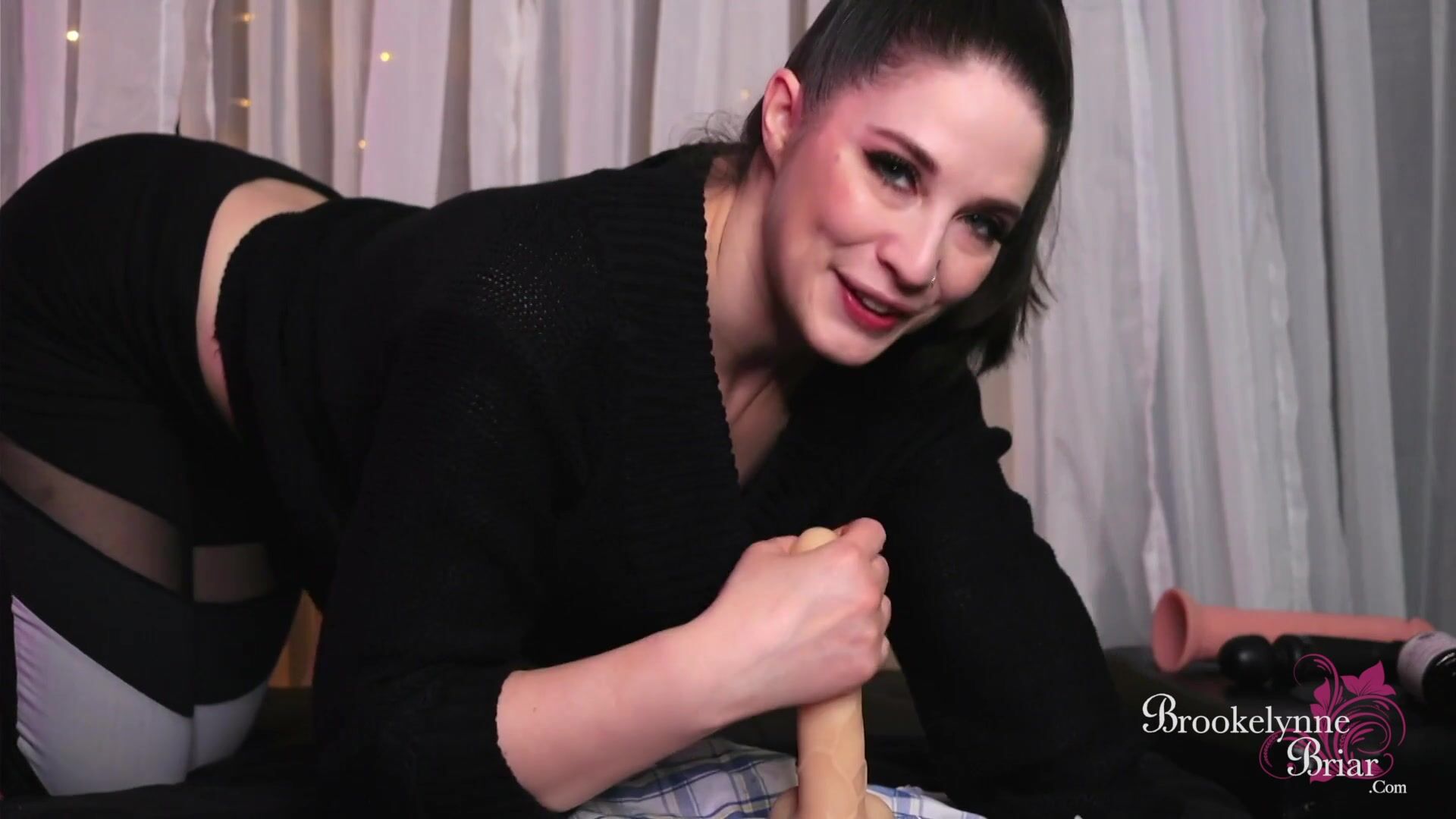 Brookelynne Briar - Cozy Girlfriend Mutual Masturbation