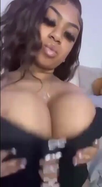 Big titty ebony queen showing off tits