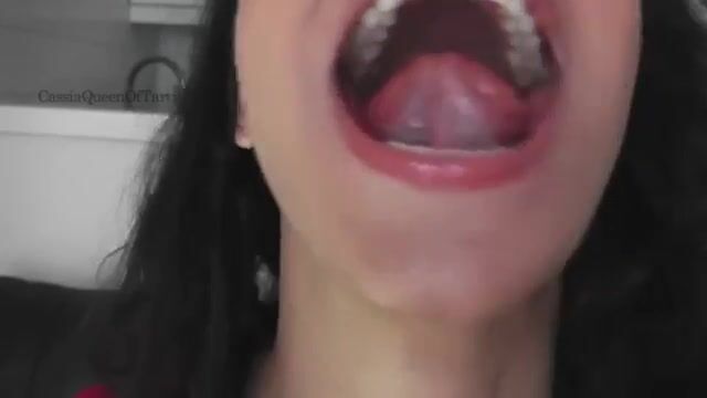 Cassia Queen Mouth vore Gummy bears