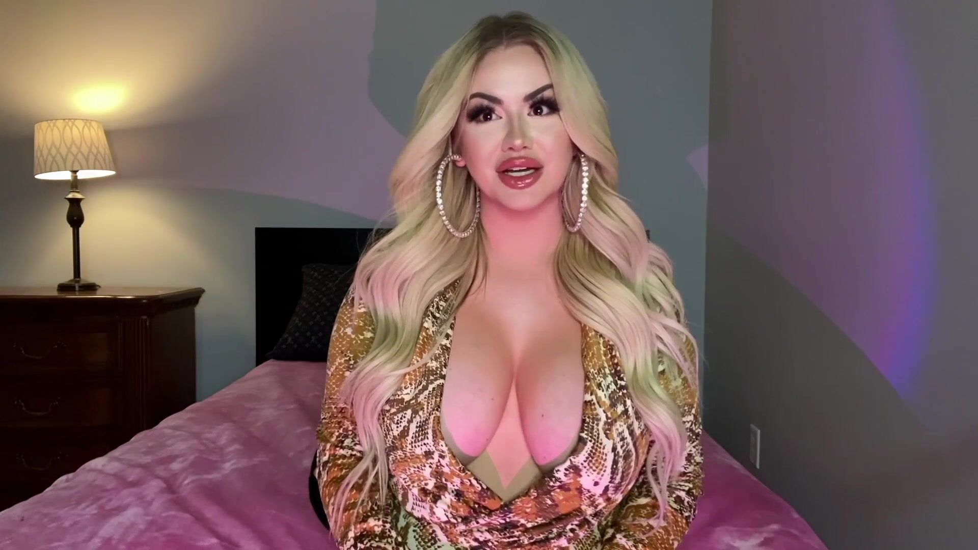 Alissa Ryan cheater made to suck lovers cock.