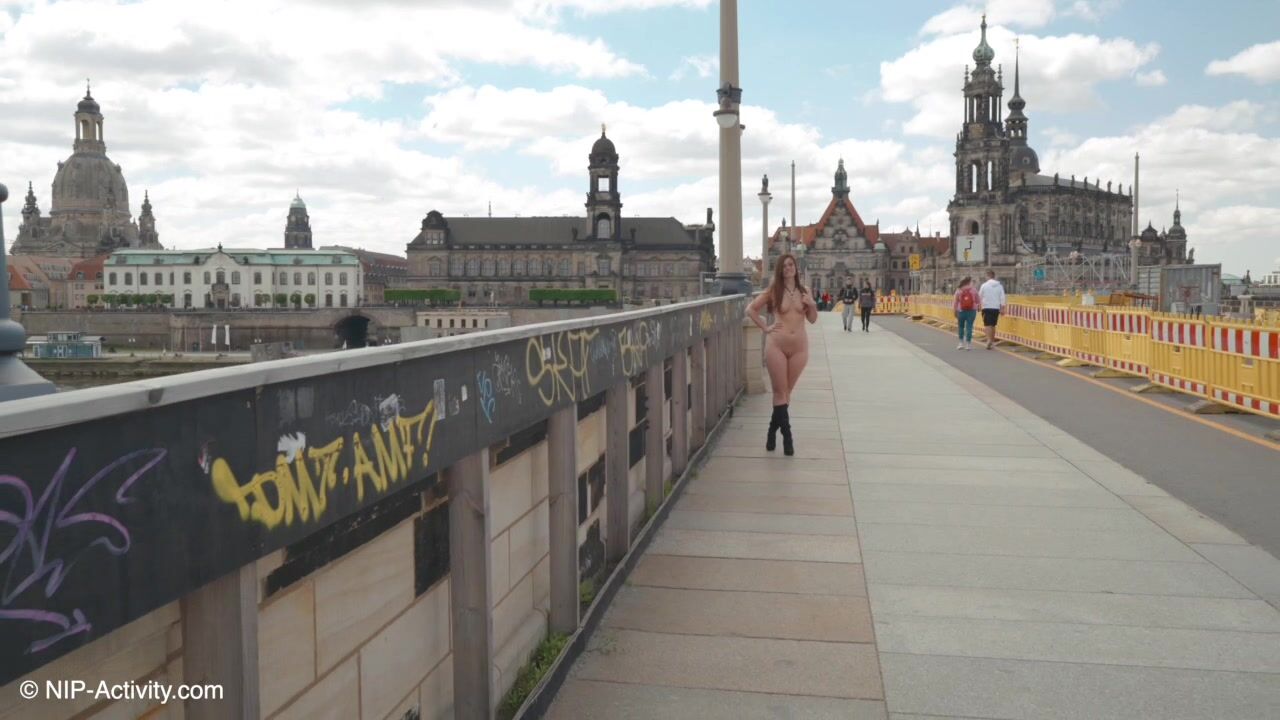 Renata Nakedinpublic walk through the city