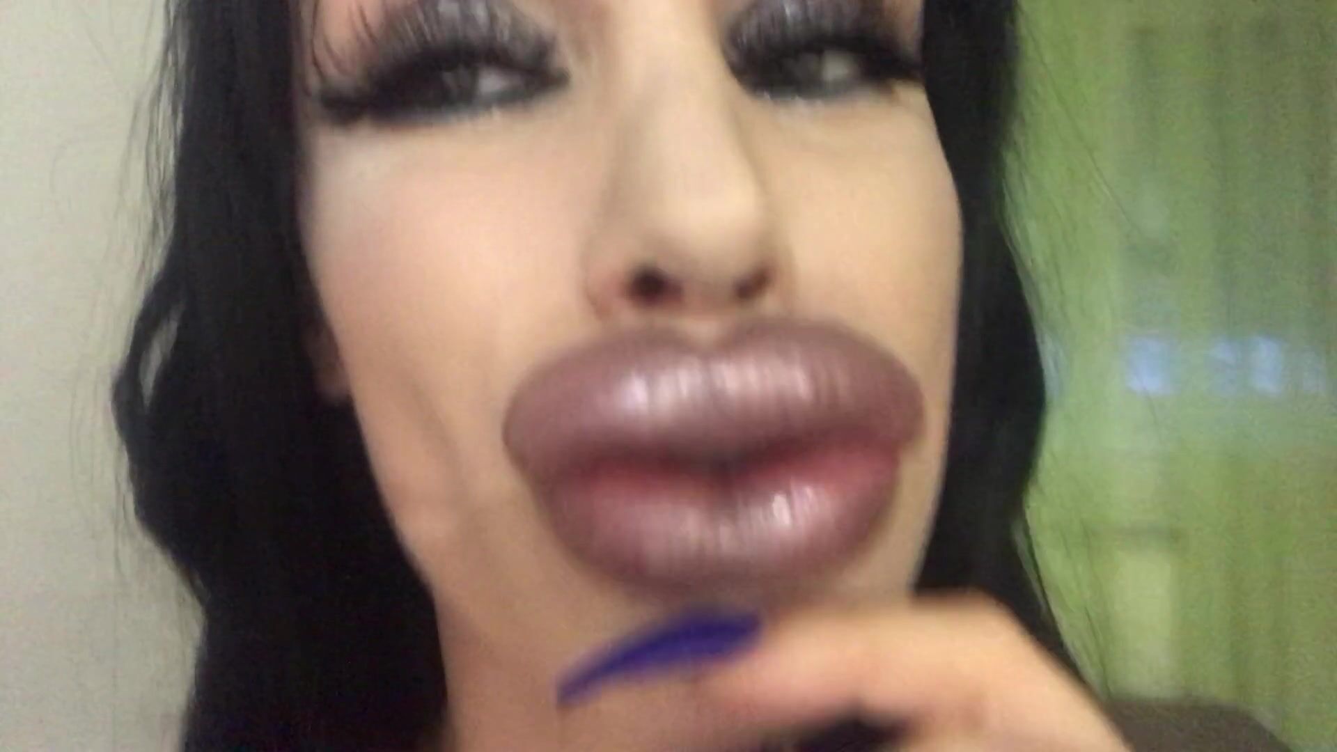 Bimbo Lips - RealSiliconeBunny - Just Playing