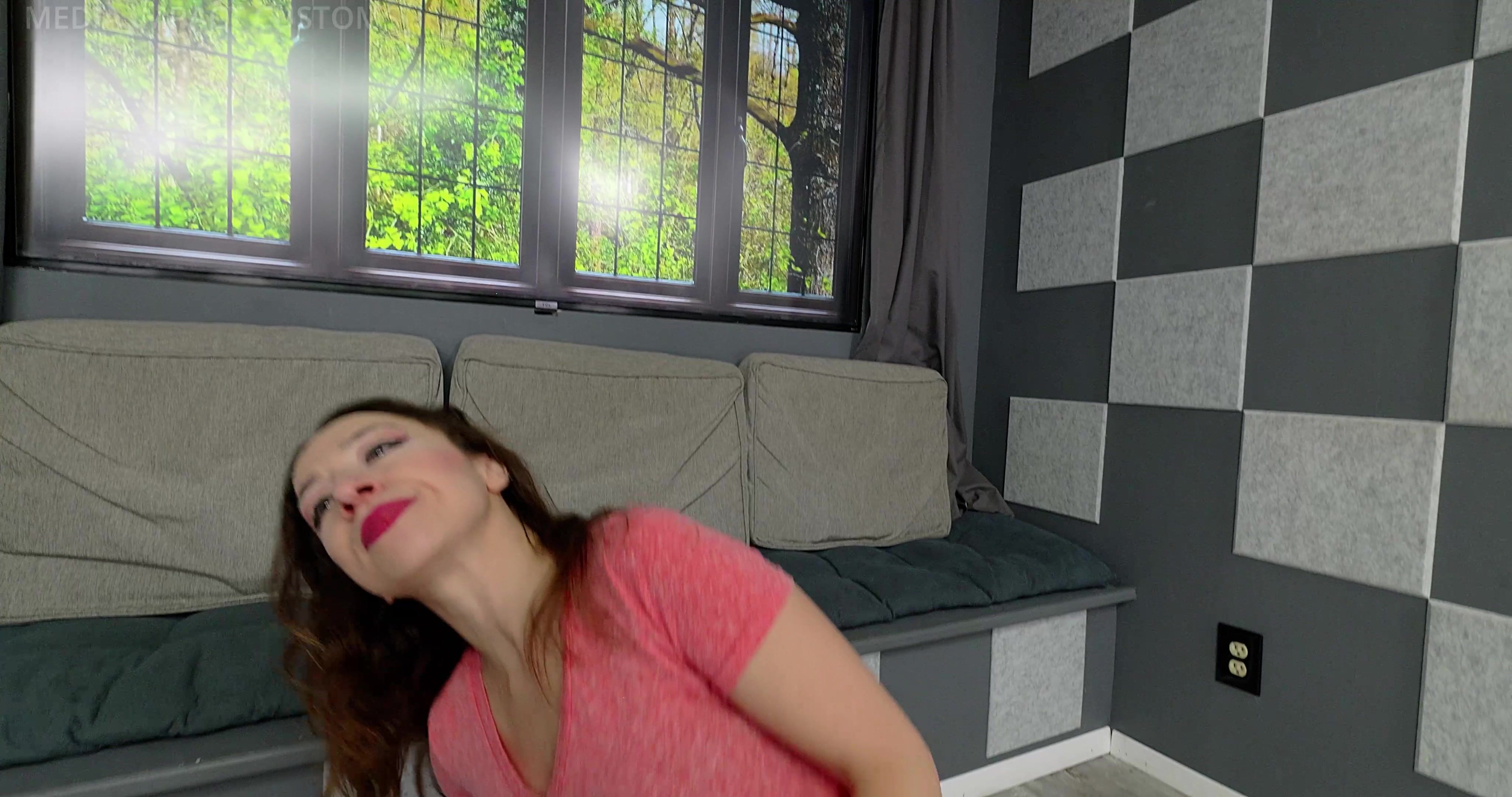 giantess lydia foot masage
