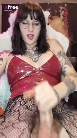 Stroketo her goth girl cock