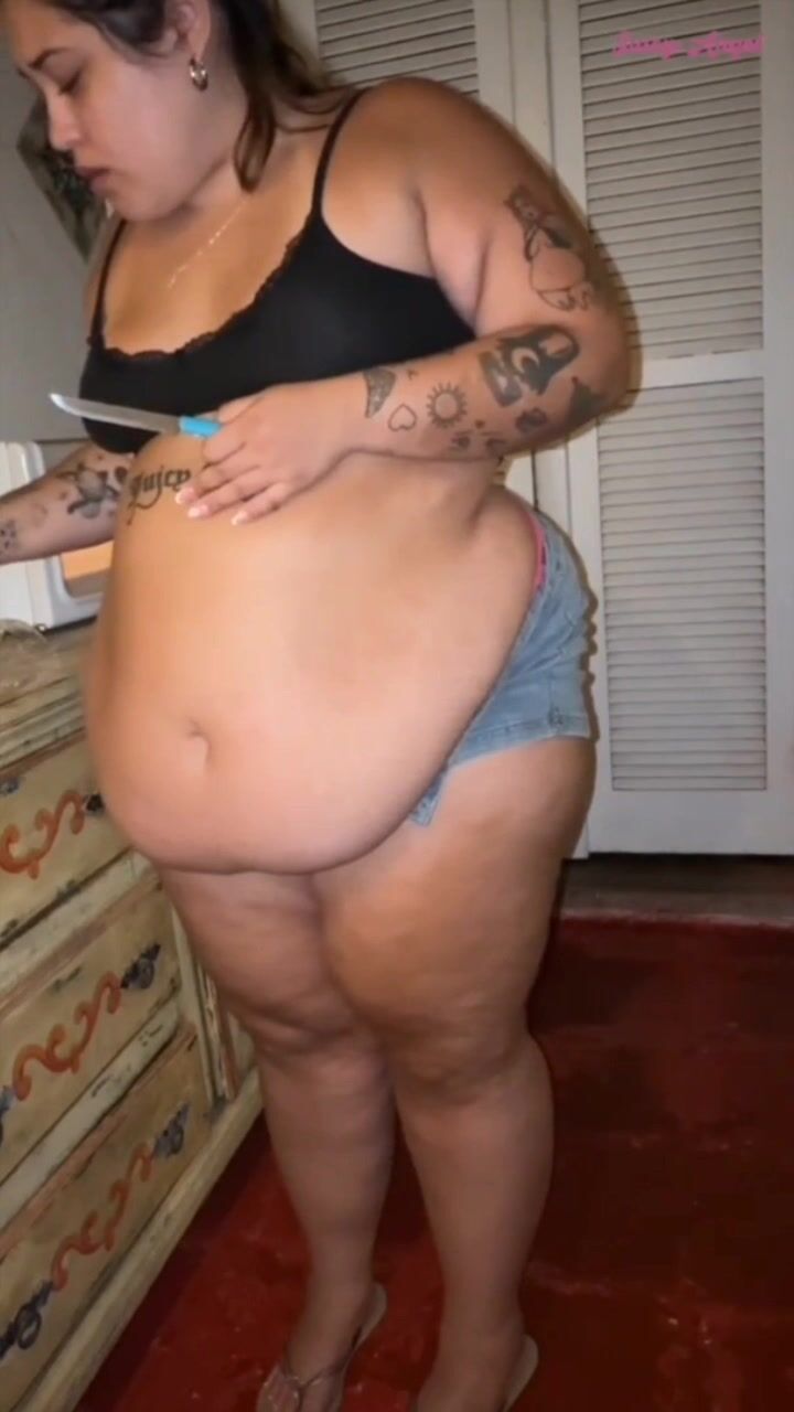 JuicyAngelBbw-Latina's Big midnight Snack