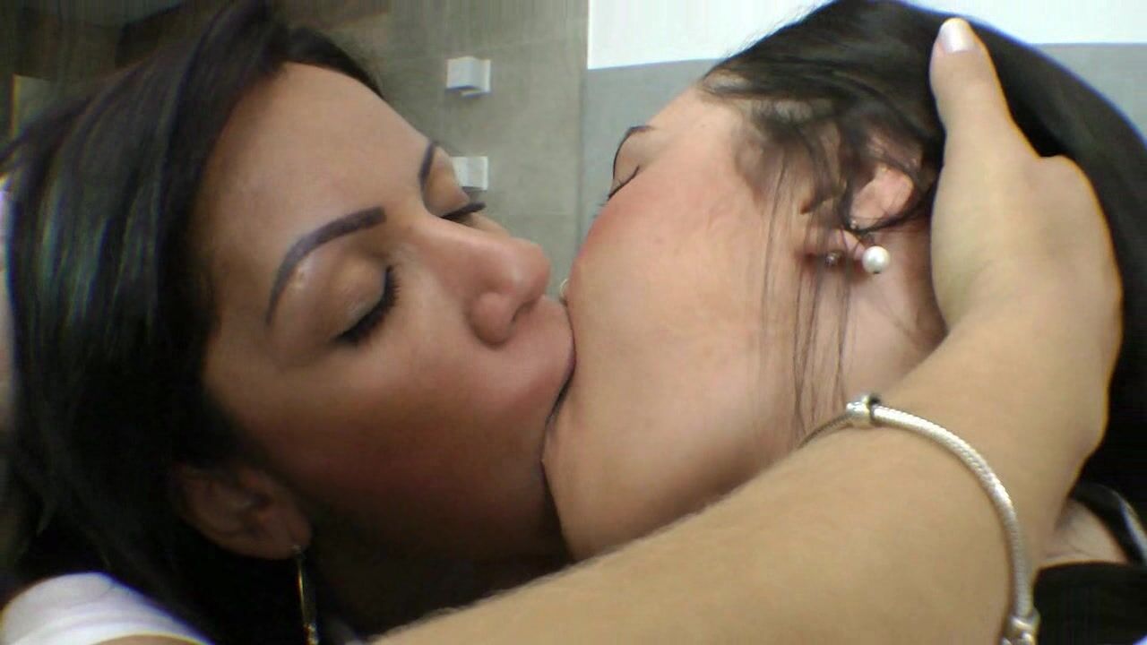 SPIT - Kelly Silva, Cacau Melo And Jaqueline (Bianca)