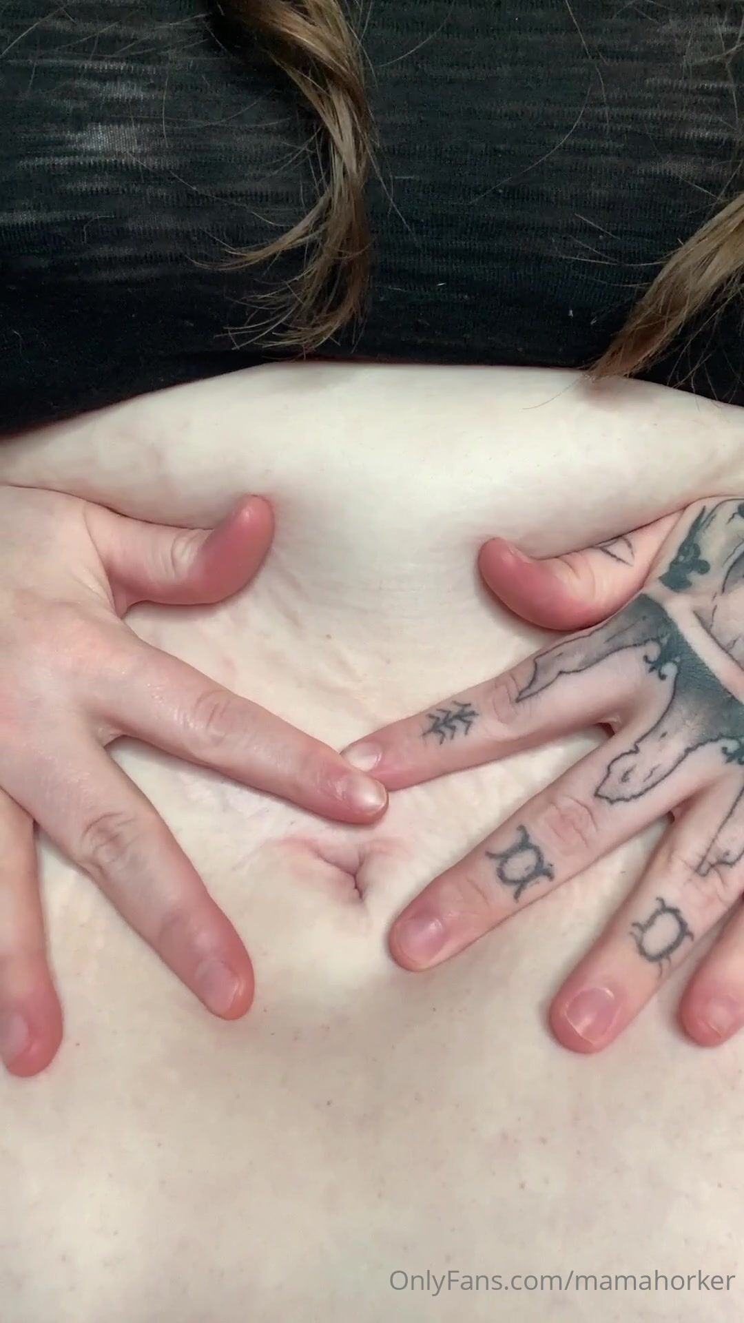 Belly button play mamahorker