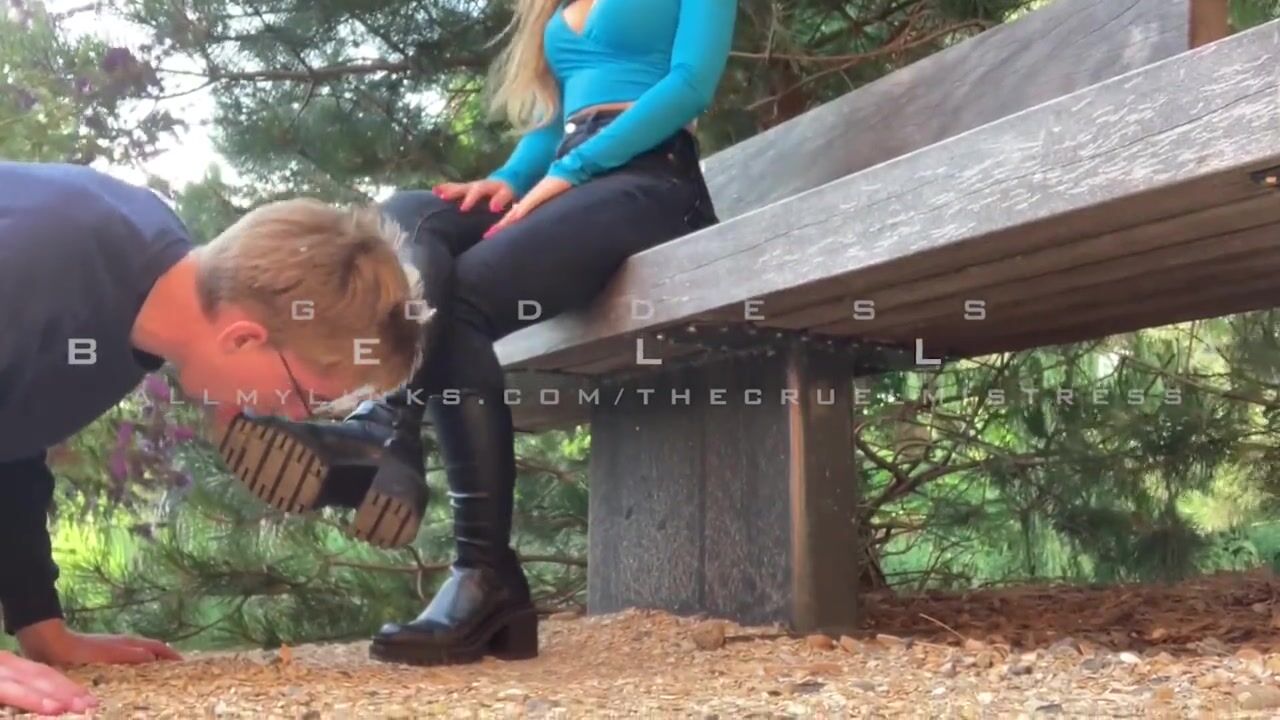 Iwantbellaa - Clean my dirty boots at the park bench