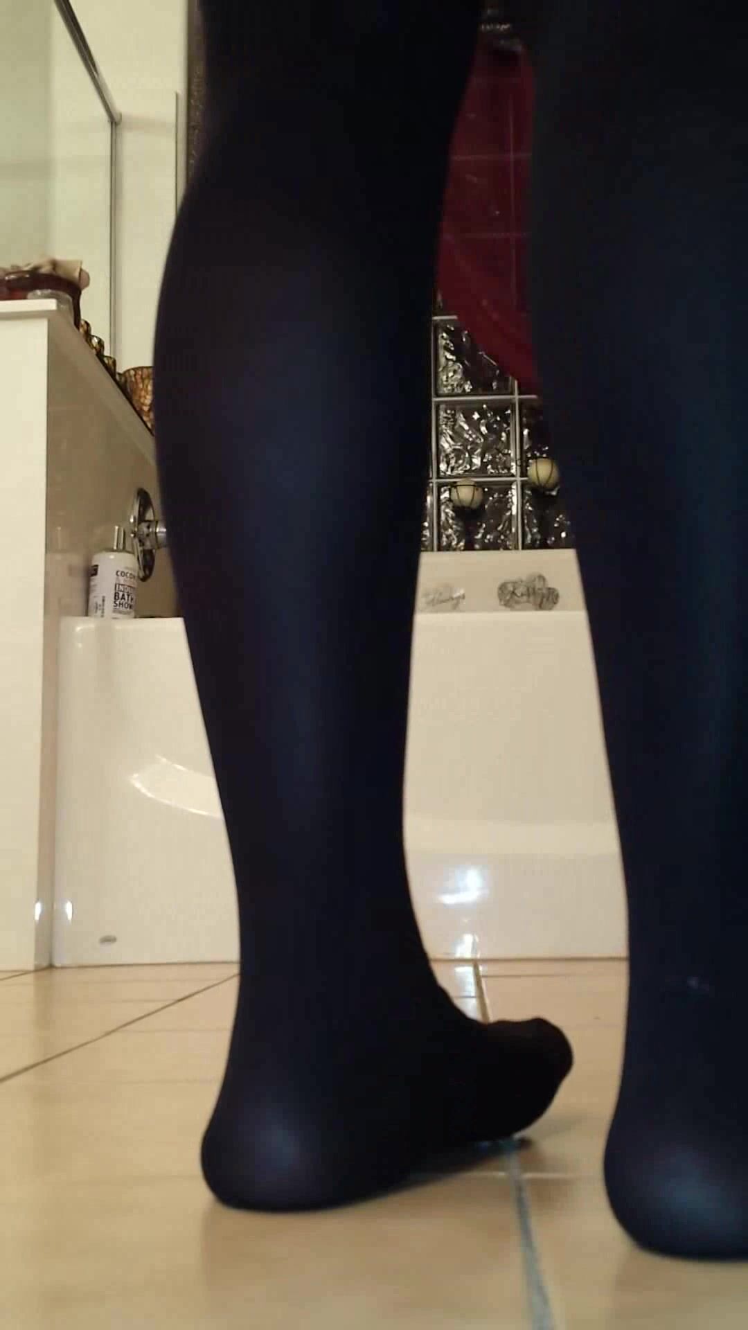 Mature Nylon Feet