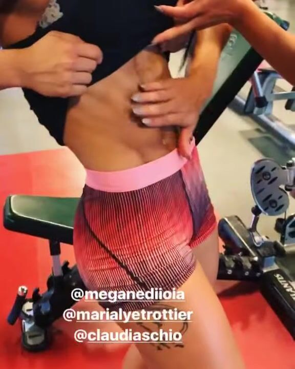 Fit Girls Abs Check in Gym