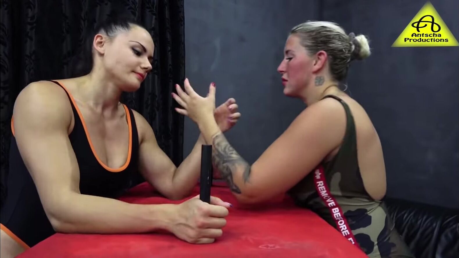 Dolly Armwrestle