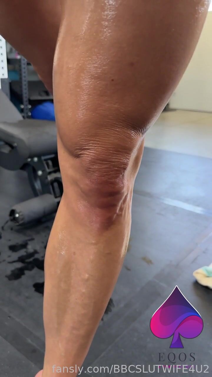 BBCSlutWife4u2 Oiled Up & Squirting... how could I not make a mess!!