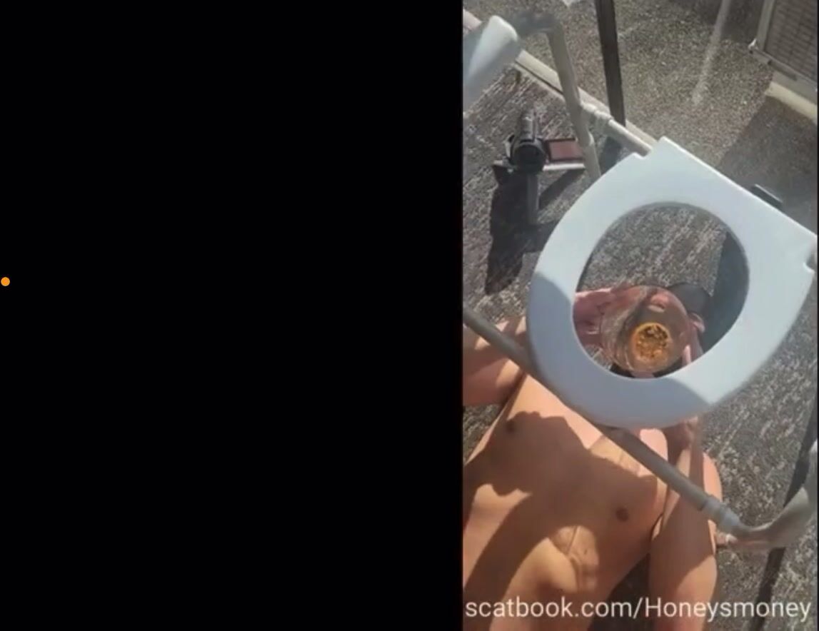 princess honey uses toilet slave