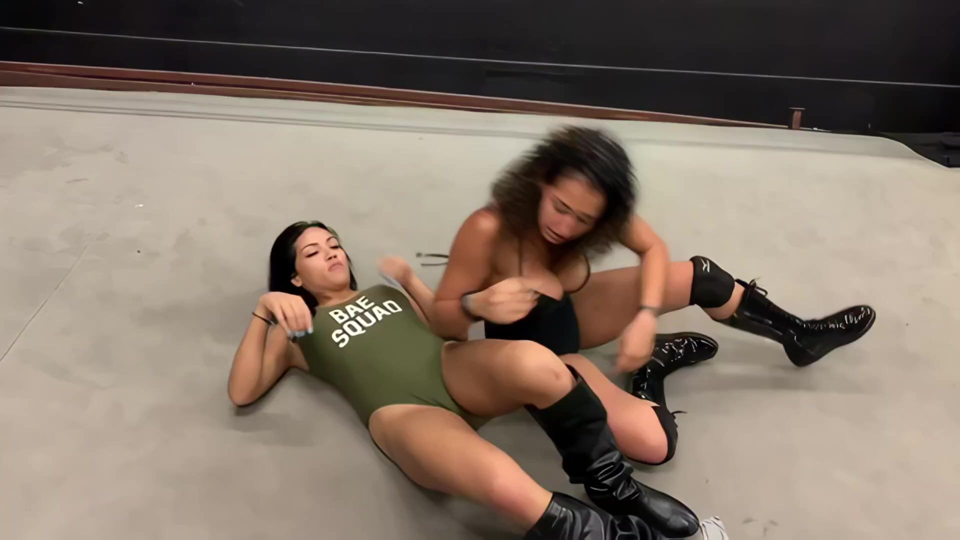Salina de la Renta vs Sofi Castillo