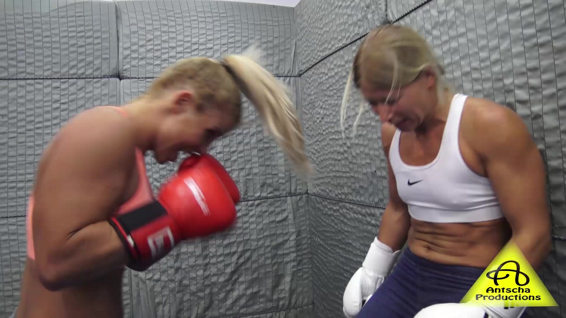 Antscha vs Sheena - Belly Boxing
