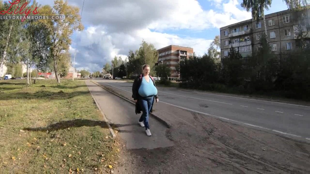 Lilydreamboobs: Walking braless ibn the street !