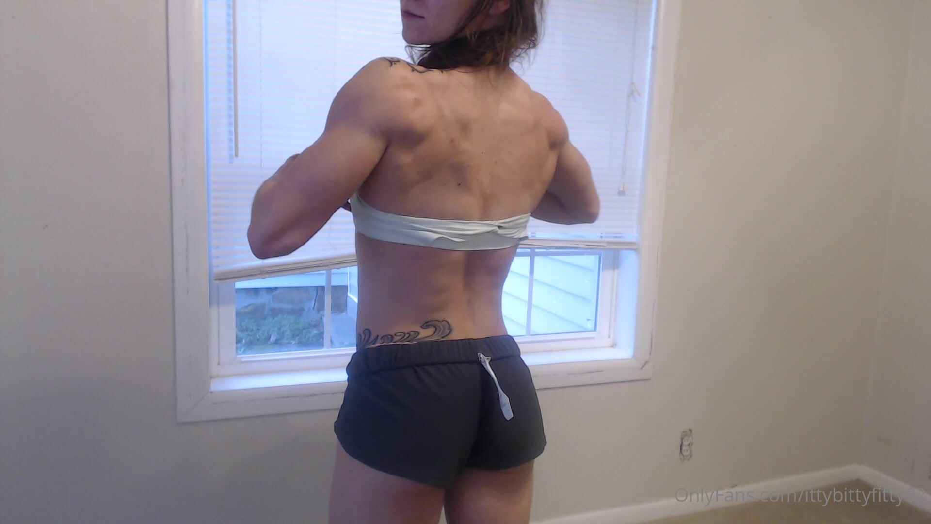 Brittni Kent - Abs Workout