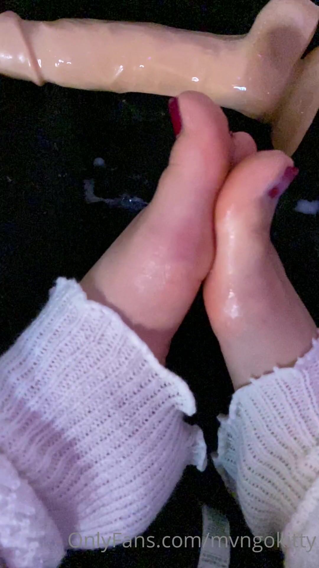 MvngoKitty Fake Cum On Asian Toes Dildo OF Clip
