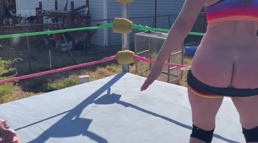 Beckie bare butt stinkface!