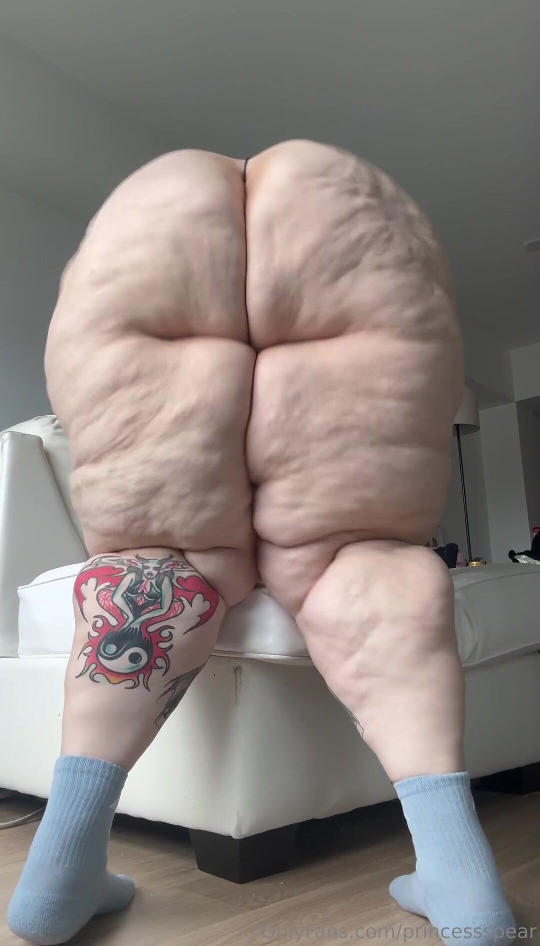 PAWG BBW Grinds On Couch
